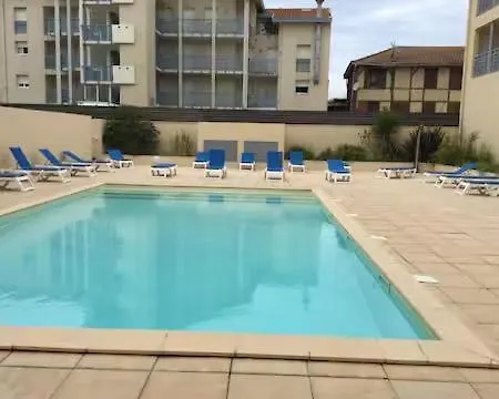 Proche Océan Dans Résidence 3 étoiles Avec Piscine Et Parking Privé