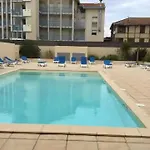 Proche Ocean Dans 3 Etoiles Avec Piscine Et Parking Prive
