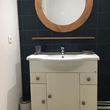 Studio Proche Ocean Dans Residence 3 Etoiles Avec Piscine Et Parking Prive