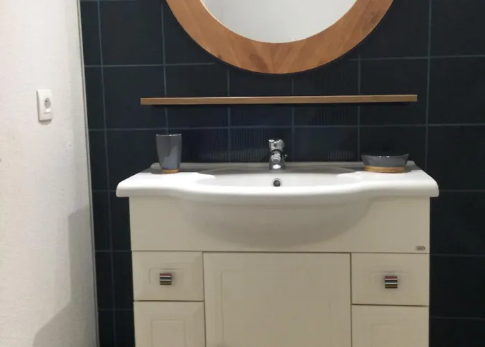 Studio Proche Ocean Dans Residence 3 Etoiles Avec Piscine Et Parking Prive